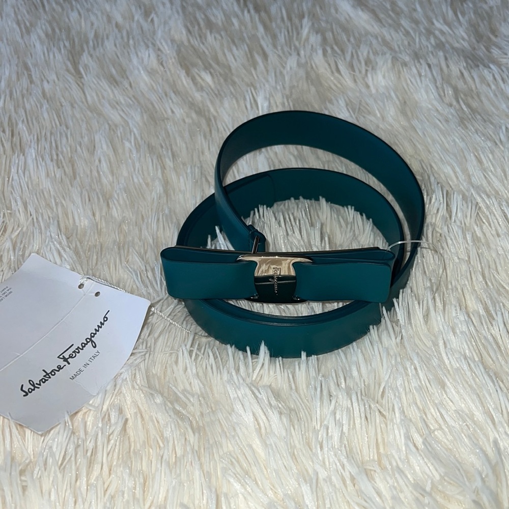 🌵 Salvatore Ferragamo teal calfskin belt 🌵